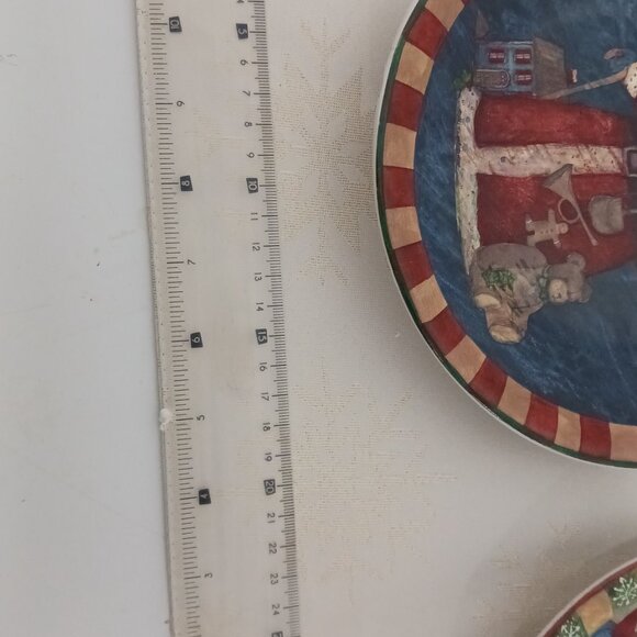 Ceramic plates with Christmas pictures on. Set of 4 - Picture 8 of 9